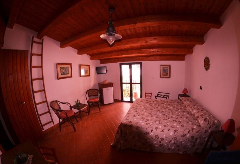 اتاق استاندارد سه نفره, Le Piccole Grotte