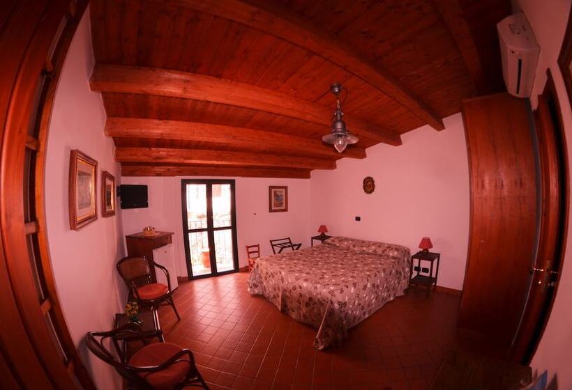 اتاق استاندارد سه نفره, Le Piccole Grotte