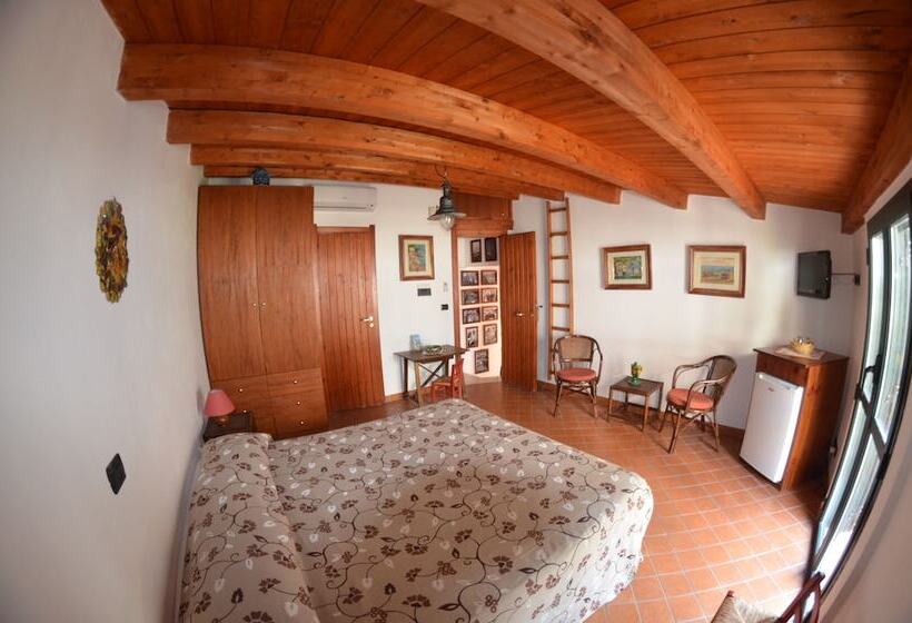 اتاق استاندارد سه نفره, Le Piccole Grotte