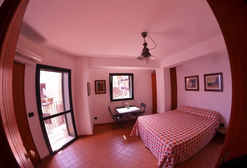 اتاق سوپریور با چشم‌انداز دریا, Le Piccole Grotte