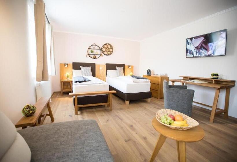 주니어 스위트, Moserwirt