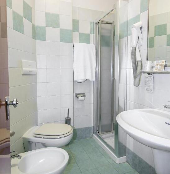 חדר סטנדרט לארבעה נוף לים, Nember