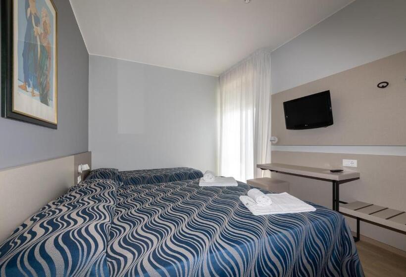 חדר סופריור לשלושה, Nember