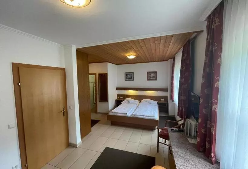 Standard Room, Restaurant Pension Dorfwirt