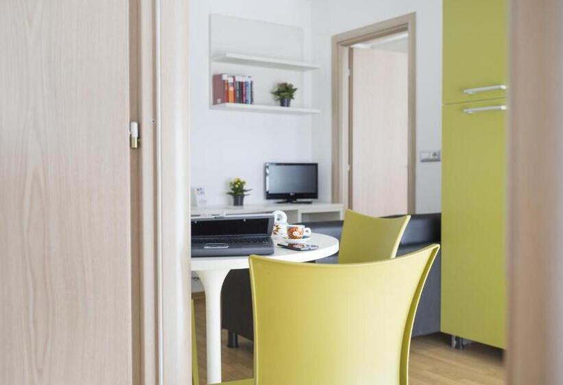 شقة غرفتين, Sharing