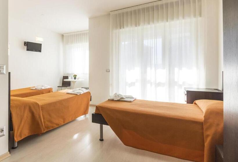 غرفة قياسية ثلاثية, Sharing