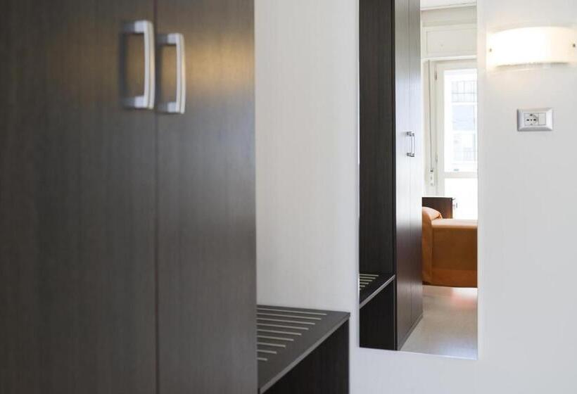 غرفة قياسية ثلاثية, Sharing