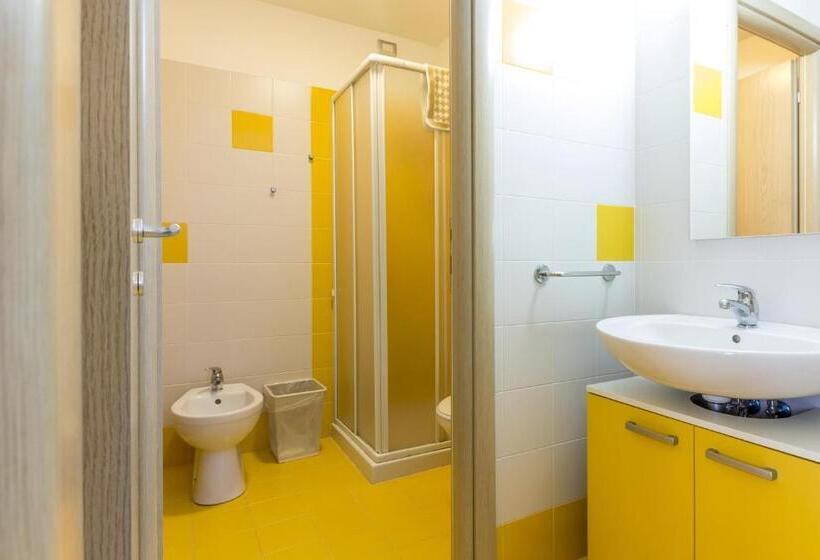 شقة عائلية, Sharing