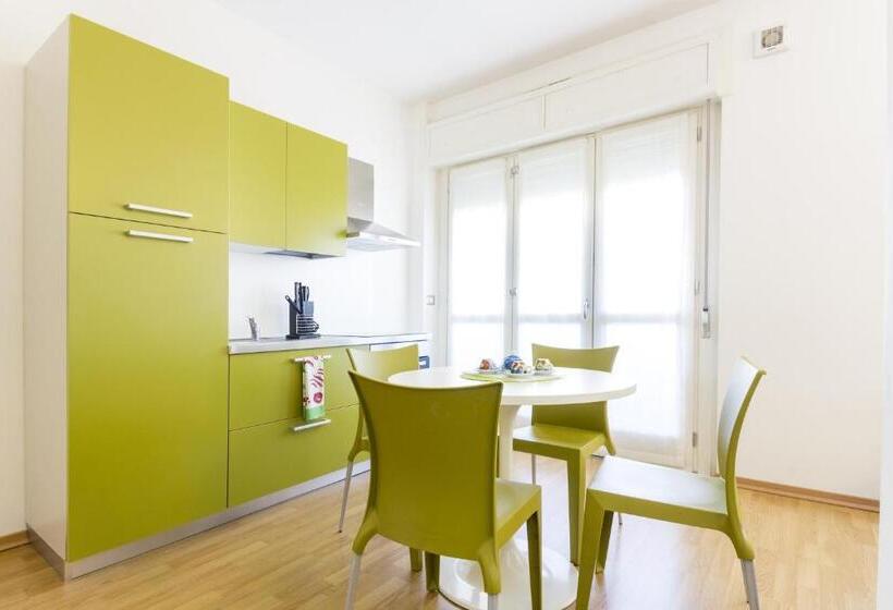 شقة عائلية, Sharing