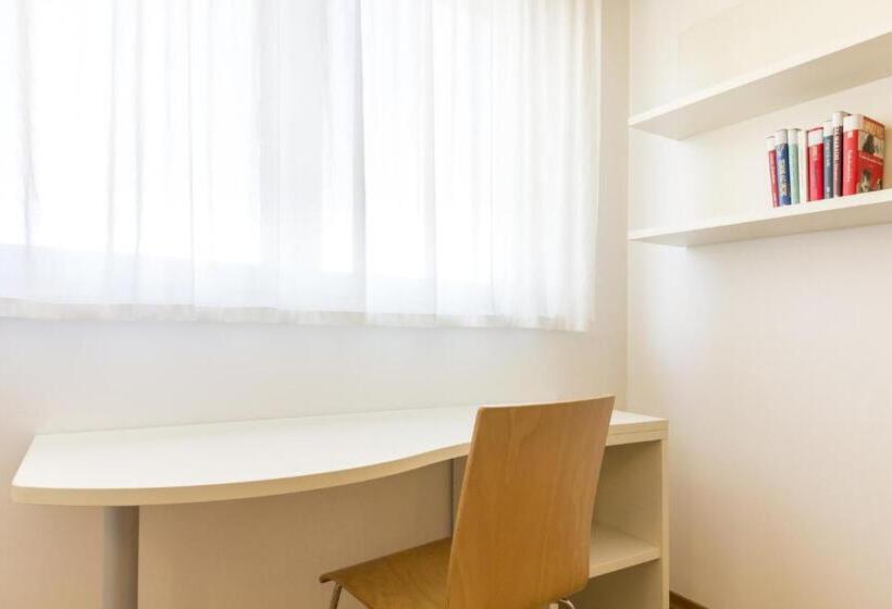 شقة عائلية, Sharing