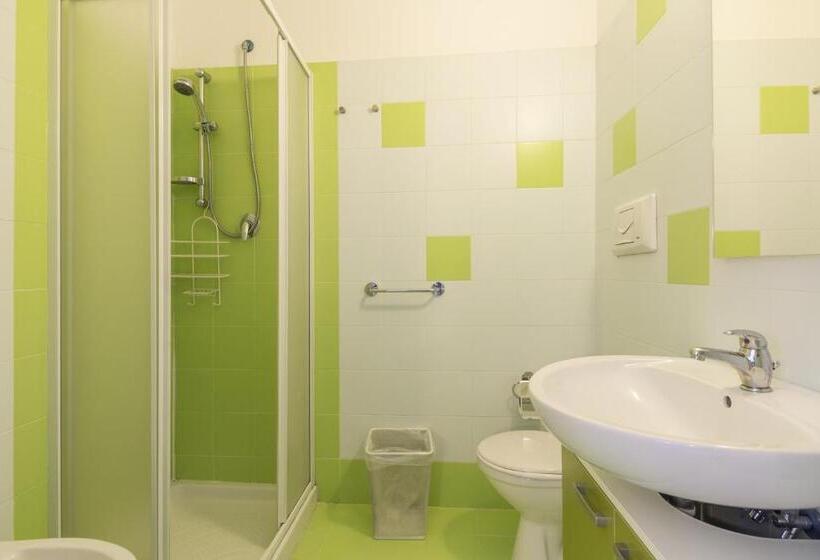 غرفة عائلية, Sharing