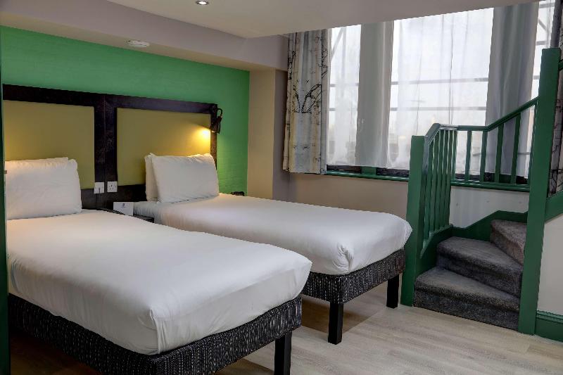 غرفة عائلية, Sharing