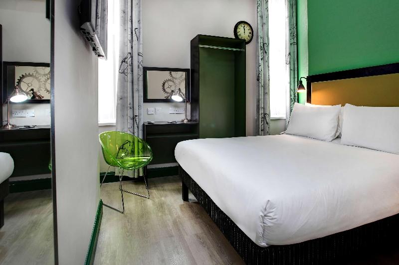 غرفة عائلية, Sharing