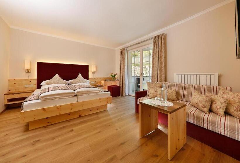 اتاق استاندارد با بالکن, Kristall