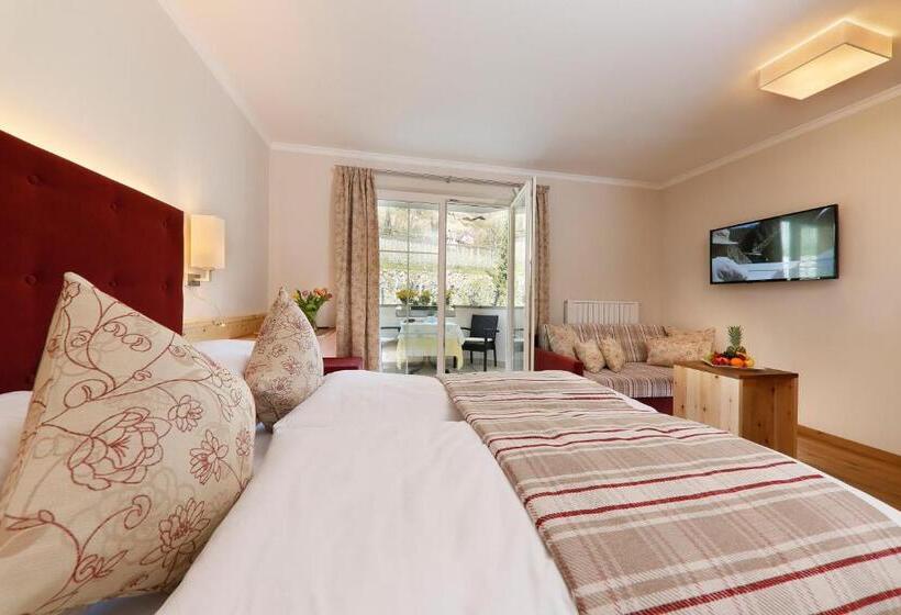 اتاق استاندارد با بالکن, Kristall