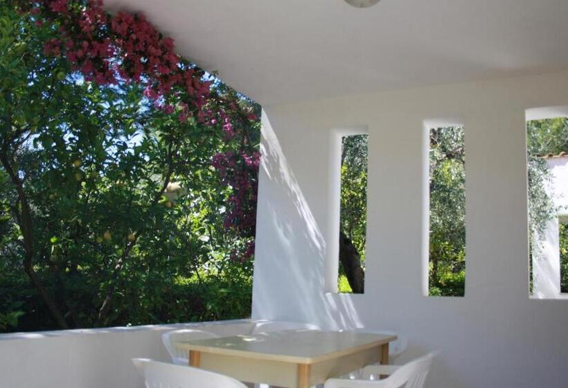 Apartamento 2 Dormitórios, Residence Delfino