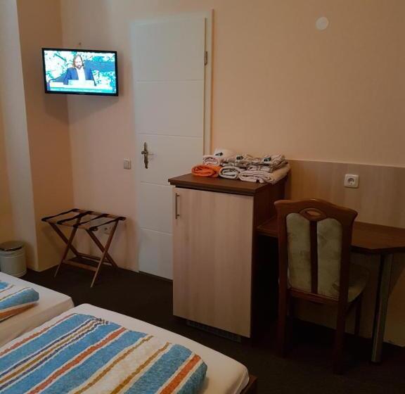 标准三人间, Pension Im Bett