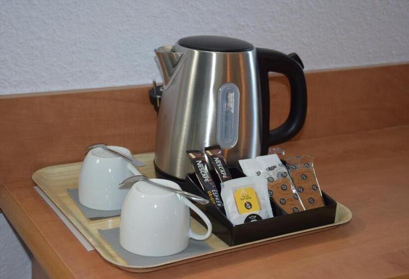 חדר קומפורט לשלושה, Brit Hotel Caen Hérouville