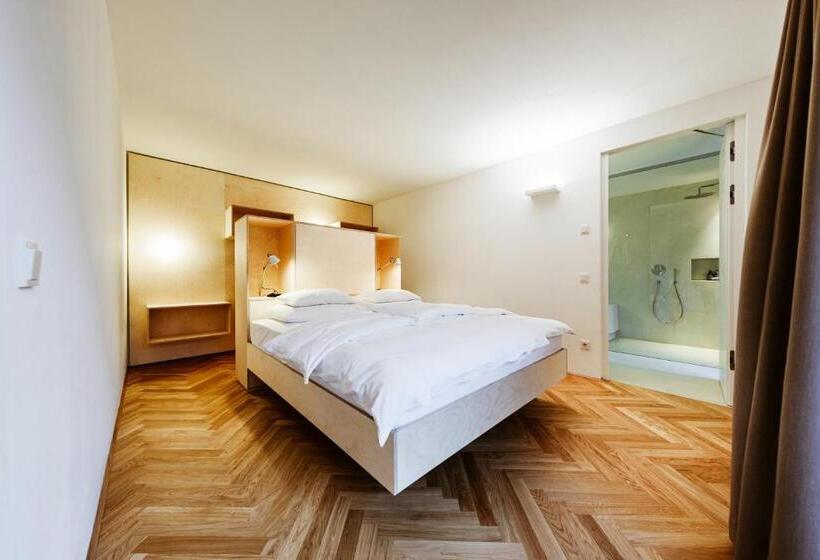 スタンダードスタジオ, Gourmet   Boutique Hotel Tanzer