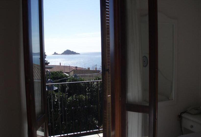 חדר סטנדרט נוף לים עם מרפסת, Agugliastra