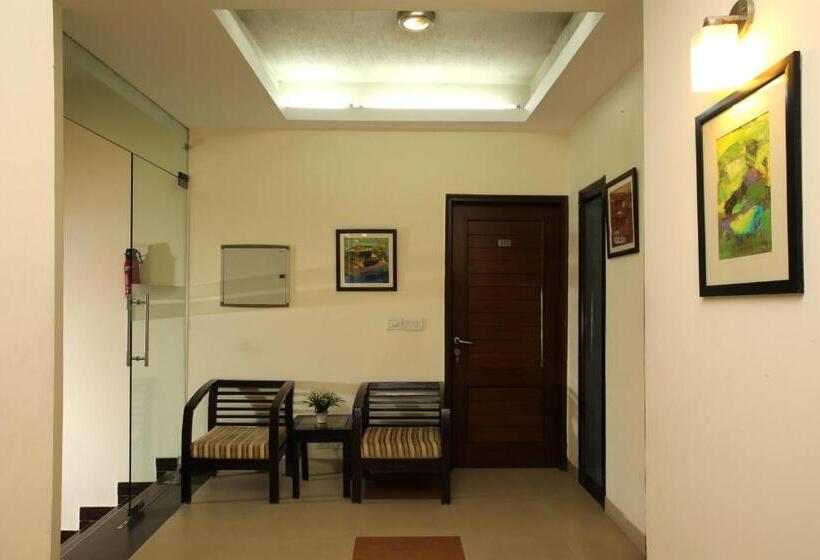 جناح إدارى, Ahuja Residency Parklane, Gurgaon