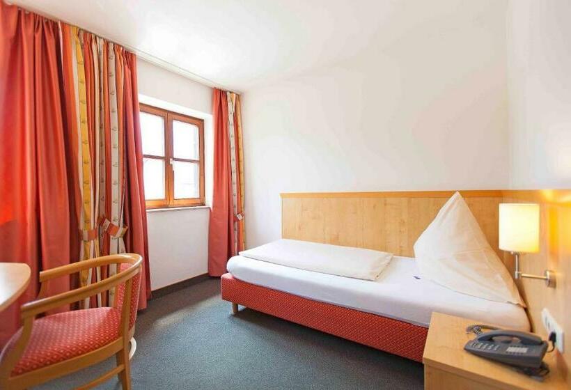 Quarto Estandar Individual, Alter Hof