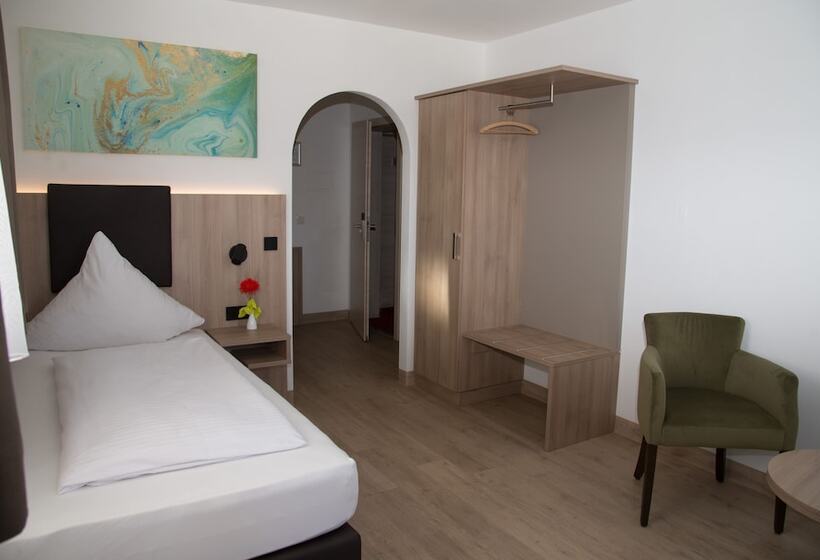 Quarto Estandar Individual, Alter Hof