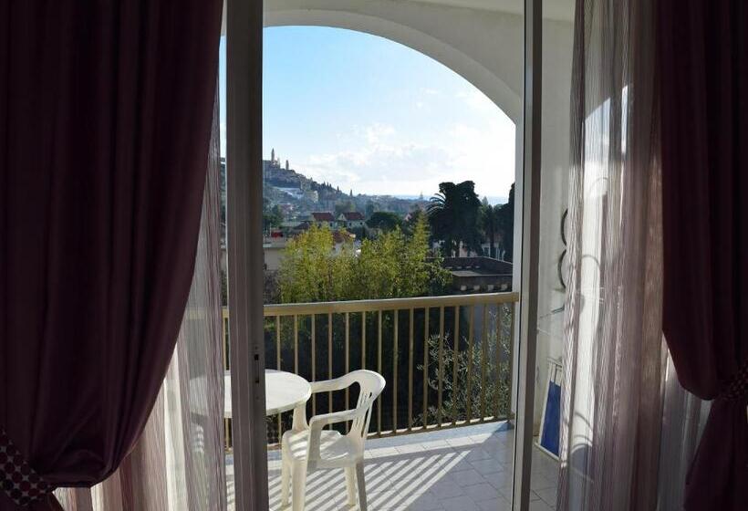 带海景标准四人间, Bellavista