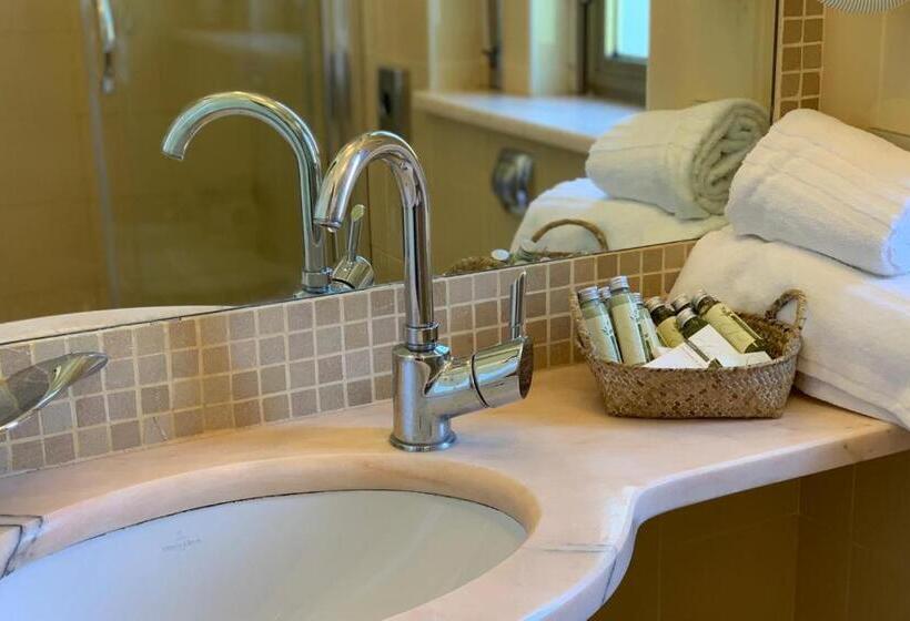 带海景标准四人间, Bellavista