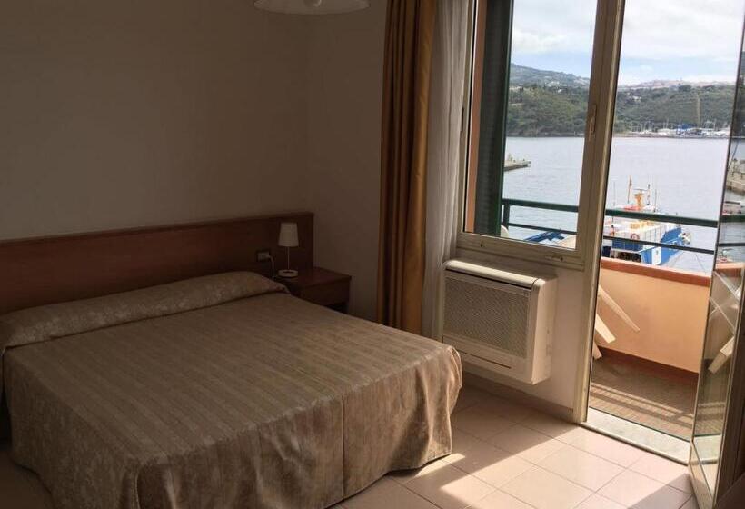 Triple Room Sea View, Belmare