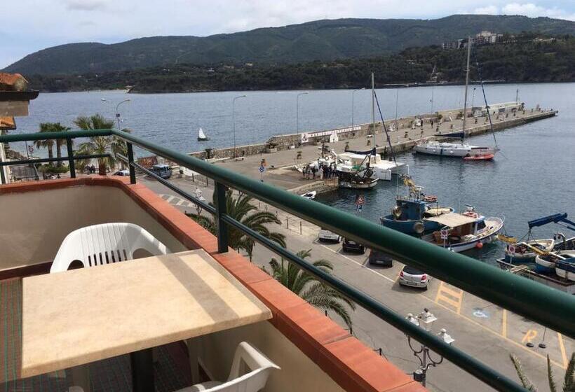 Triple Room Sea View, Belmare