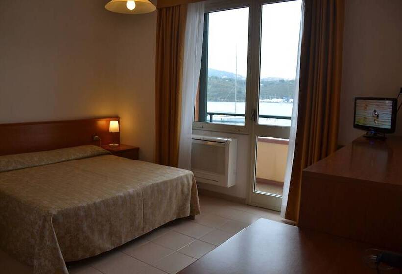 Triple Room Sea View, Belmare