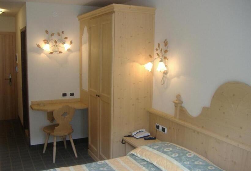 חדר סטנדרט, Dalla Serra