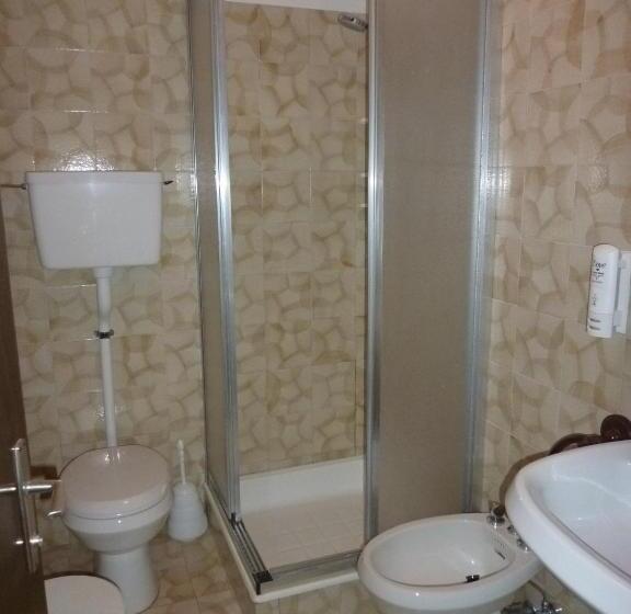 חדר סטנדרט, Dalla Serra