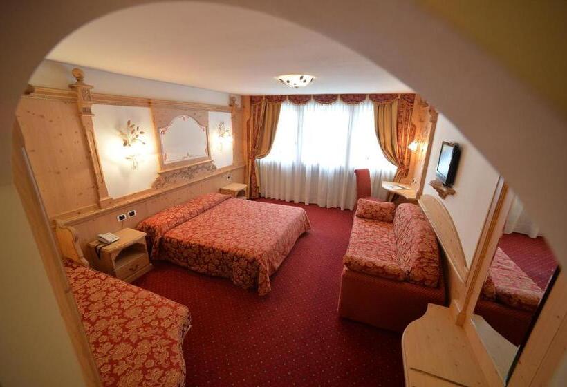 חדר סטנדרט לשלושה, Dalla Serra