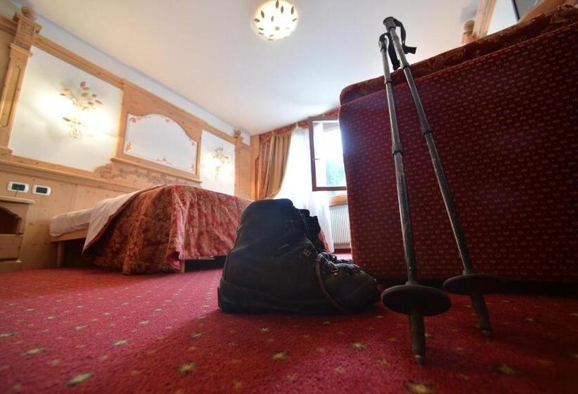 חדר משפחתי, Dalla Serra