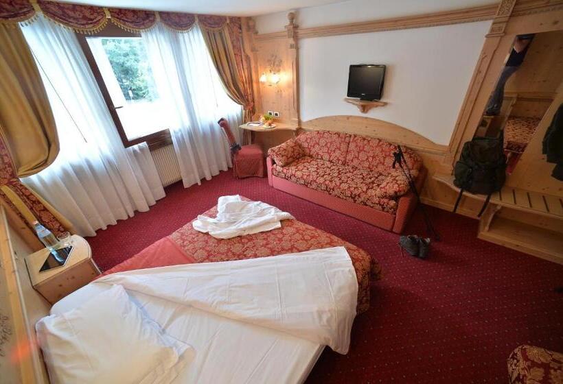 חדר משפחתי, Dalla Serra