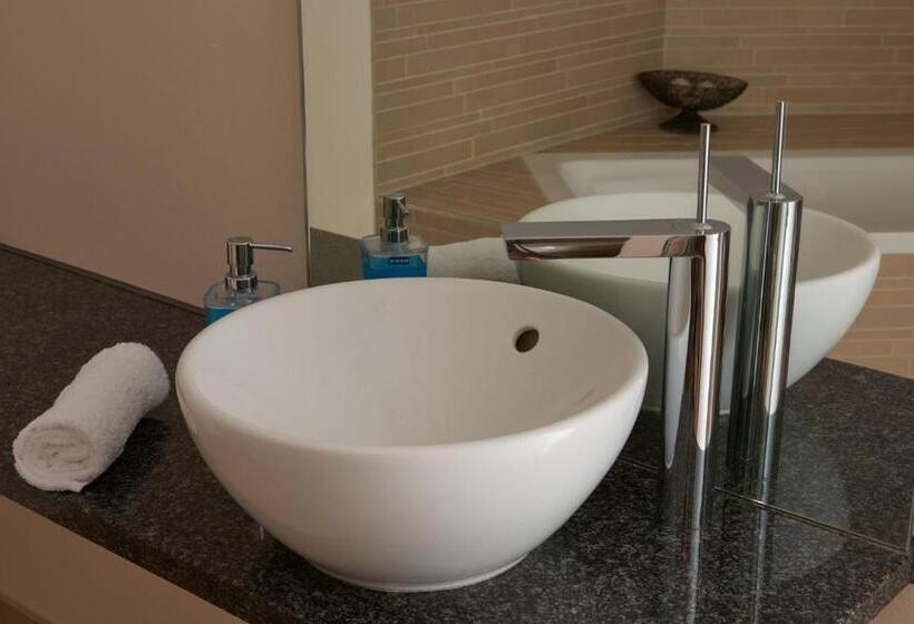 标准单人间, Donauhof