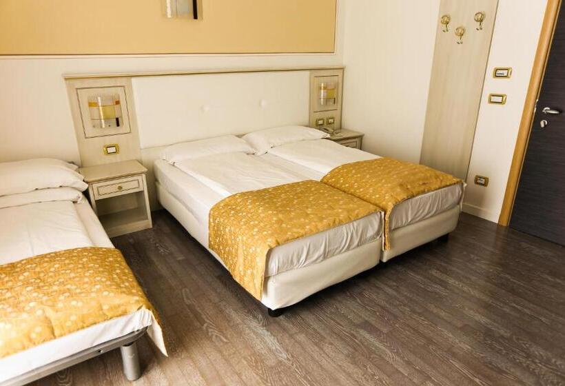 חדר סטנדרט לשלושה עם נוף לגינה, Lido Blu Surf & Bike