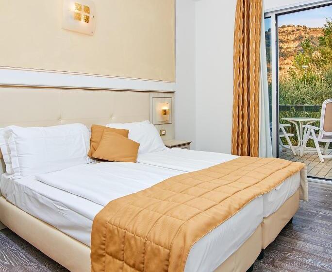 חדר סופריור עם מרפסת, Lido Blu Surf & Bike