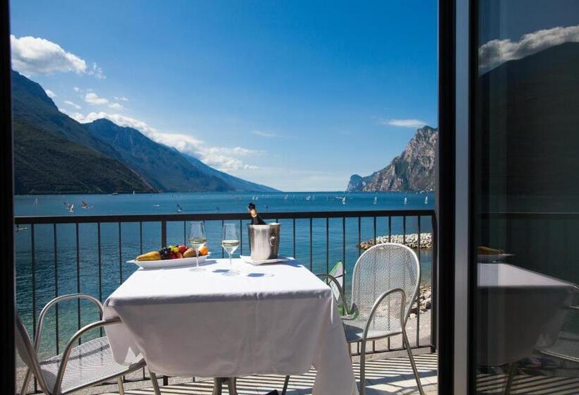 חדר דלוקס נוף לאגם, Lido Blu Surf & Bike