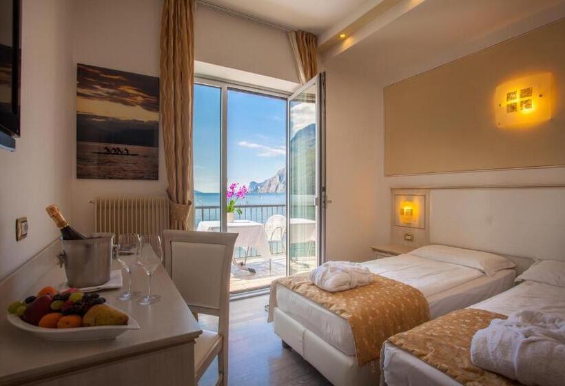 חדר דלוקס נוף לאגם, Lido Blu Surf & Bike