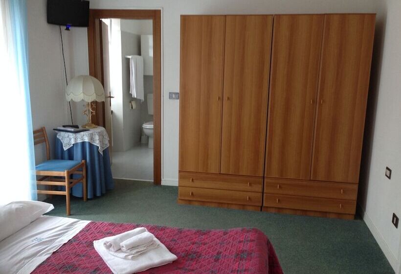 חדר סטנדרט לשלושה, Lido