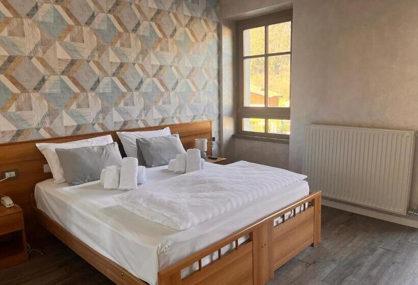 חדר סטנדרט לשלושה, Lido