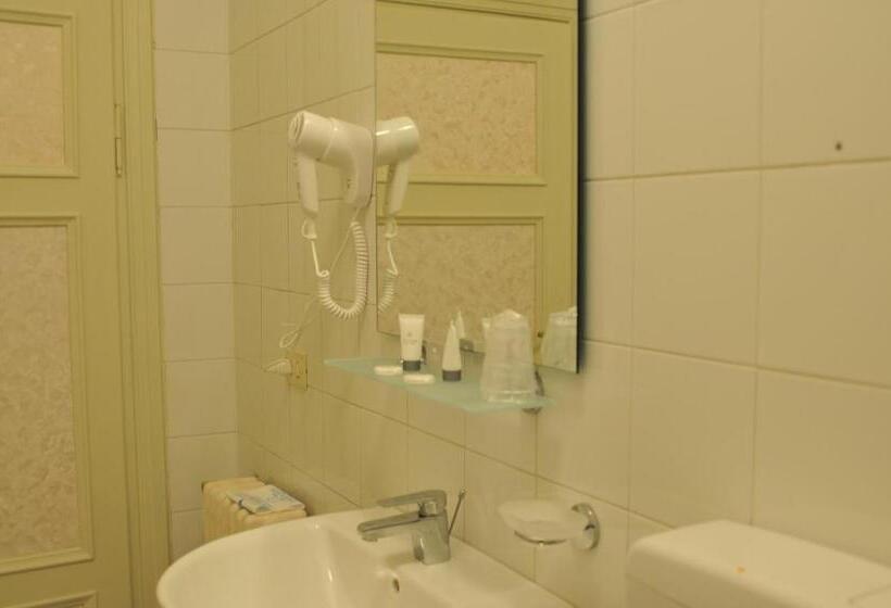 اتاق استاندارد یک نفره, Stipino