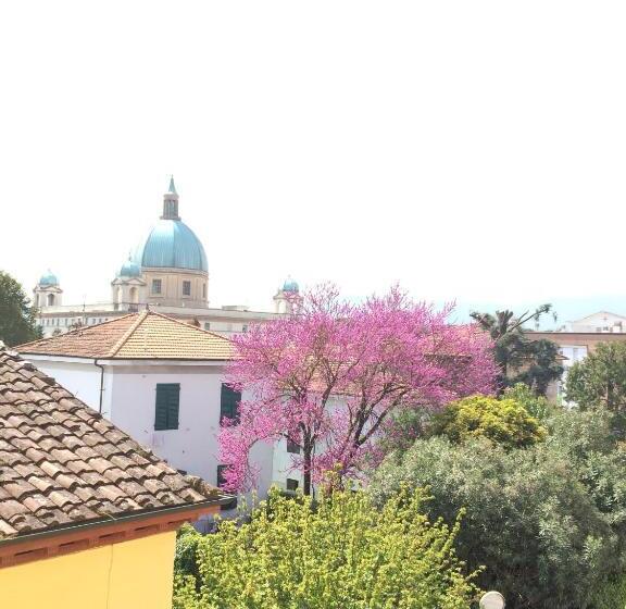 اتاق استاندارد سه نفره, Stipino