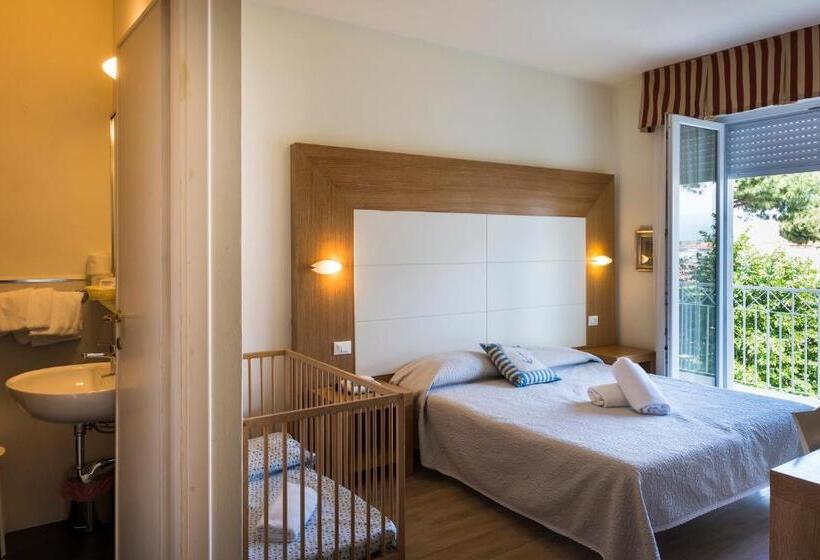 スタンダードトリプルルーム, Sylvia