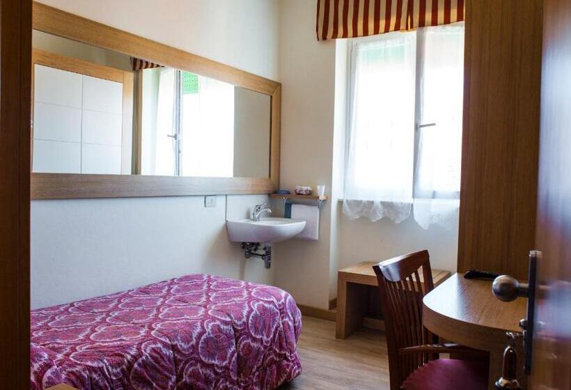 スタンダードシングルルーム, Sylvia