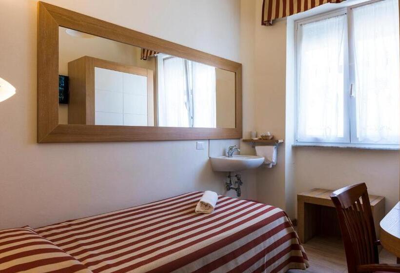 スタンダードシングルルーム, Sylvia