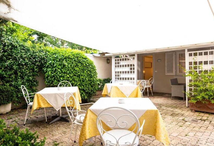 １階の１ベッドルームアパートメント, Sylvia